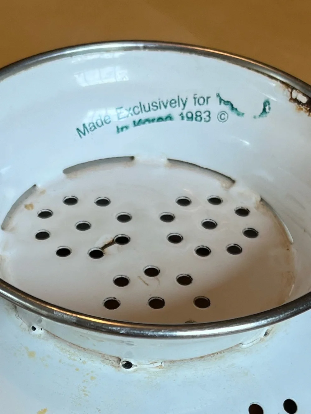 1983 Teleflora Strawberry Enamelware Colander